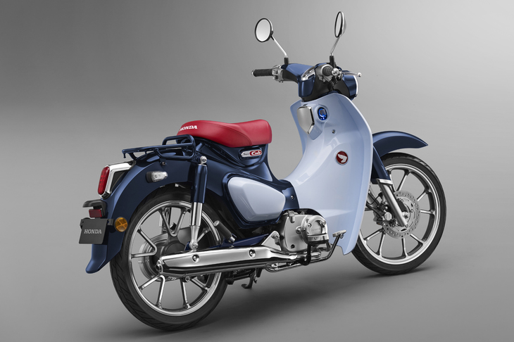 「スーパーカブC125」には、LEDの灯火類やスマートキーシステムといった最新の装備が装着される。価格は39万9600円。