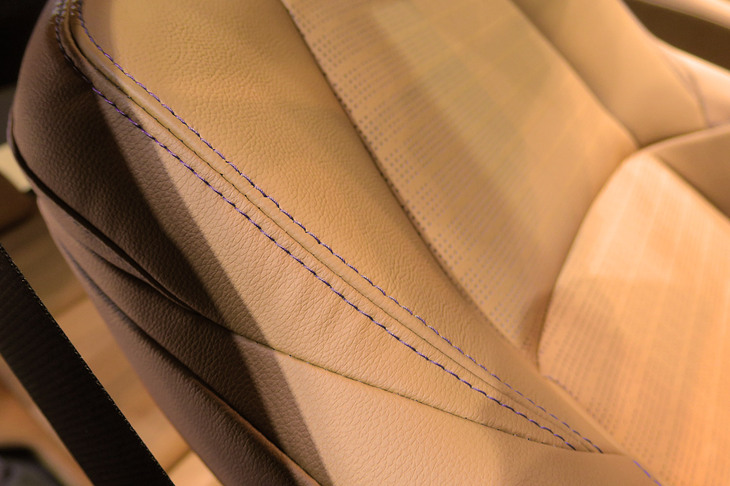 スバル・ソルテラ（フロントシート）