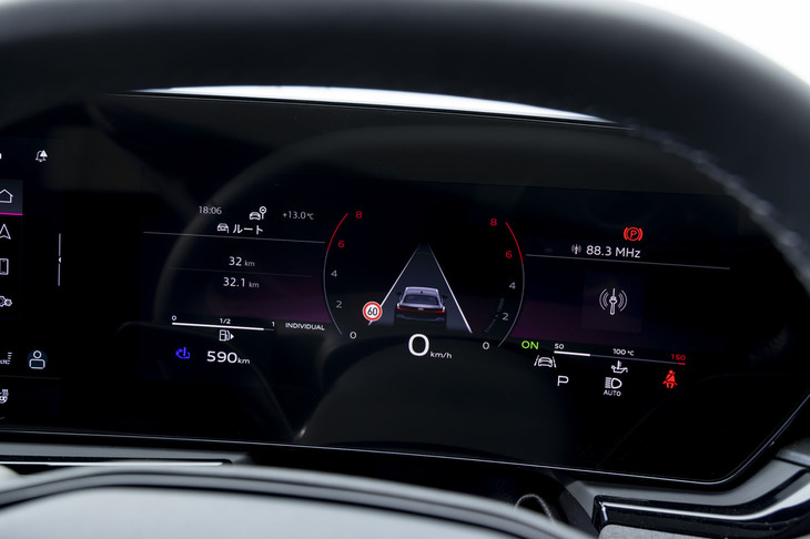 メーター用のディスプレイは11.9インチ。例によってレイアウトは変更できるが、アウディらしいシンプルでクールな表示は変わらない。