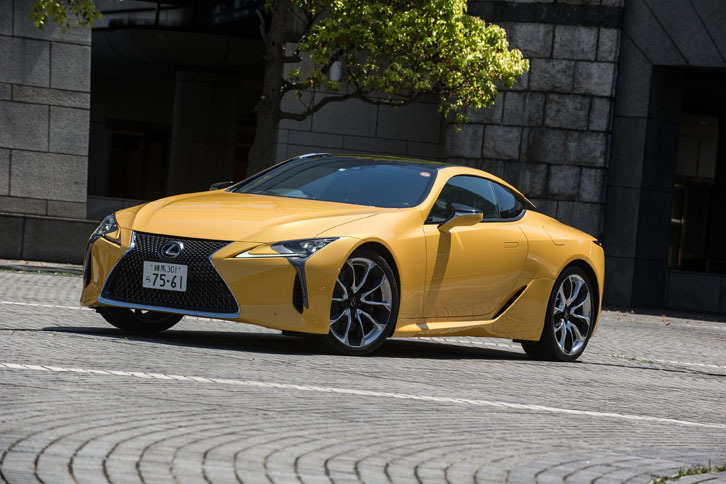 軽量で剛性の高い、新開発の「GA-L」プラットフォームを採用。低くワイドでアグレッシブなエクステリアデザインは、旧世代のプラットフォーム上では実現不可能だったという。