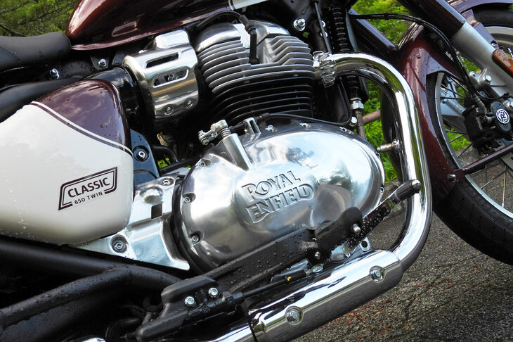 ロイヤルエンフィールドおなじみの、648cc空冷並列2気筒エンジン。スムーズな回転と粘り強いトルクが特徴だ。