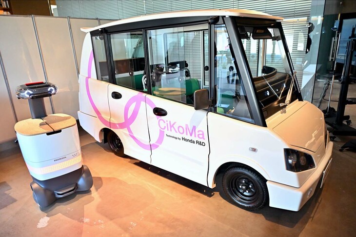 常総市での実証実験に投入される、「ホンダCIマイクロモビリティ」の「サイコマ」（写真向かって右）と「ワポチ」（同左）。