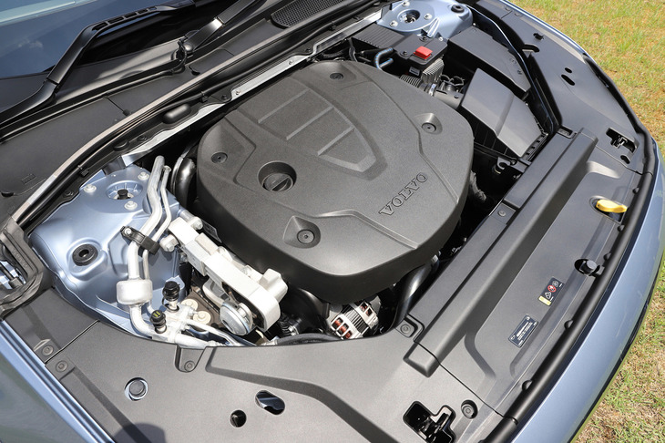 エンジンは2リッターのディーゼルターボ。1750rpmの低回転域から400Nmの最大トルクを発生する。