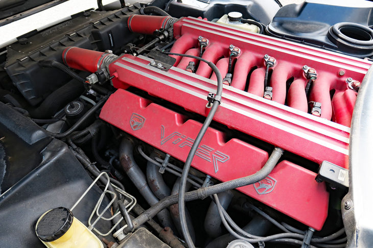 久々に8リッターV10 OHVのご尊顔を拝謁。ヘッドが小さいことが特徴のOHVにもかかわらず、この威圧感よ。