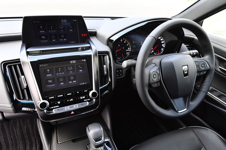 車載通信機（DCM）を使って、運転に役立つさまざまな情報を必要な時に得られるのも、新型「クラウン」ならではの機能となっている。