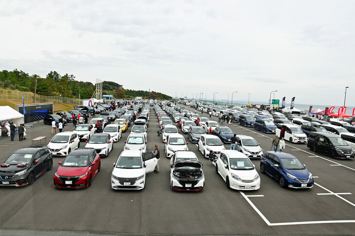 会場はオーテック／NMCのカスタムカーによって埋め尽くされた。354台の参加車で最も多かったのが「セレナ」と「ノート」で、それぞれ80台近くにもなった。