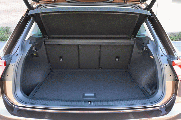 ラゲッジルーム容量は615～1655リッター。（クリックすると荷室のバリエーションが見られます）