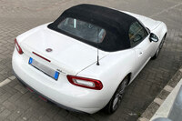 「フィアット124スパイダー」。2022年7月シエナで撮影。