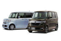 ホンダの「N-BOX」（左）と「N-BOXカスタム」（右）。（写真＝本田技研工業）