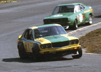 ツーリングカーレースに投入された「マツダ・サバンナRX3」。当時の暴走族は、ウイングやオーバーフェンダーなどが装着されたレーシングカーの姿を模して、自分たちのクルマを改造した。（写真＝FUJI SPEEDWAY）