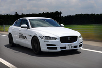 まずは一般路にて「S007A」の快適性をチェック。上質なタイヤの必要条件ともいえる”真円度の高さ”が感じられた。