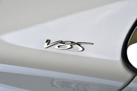 「フライングスパーV8 S」は、フラッグシップの「W12」と「V8」との中間を担うモデルとして2016年3月のジュネーブショーで世界初公開された。