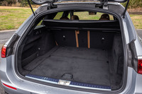 ボンネットに輝くスリーポインテッドスター！ 「メルセデス・ベンツE300エクスクルーシブ」発売の画像