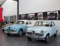 フェルッチョの個人車コレクション。写真右からアルファ・ロメオの「ジュリエッタ」と「1900スーパー」。