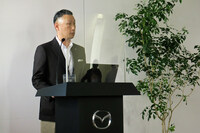 「CX-60」の開発を主導したマツダの和田宜之氏。同車について「みずから運転する楽しさを追求したドライビングエンターテインメントSUV」と説明した。
