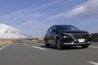 水素タンクの総容量は156.6リッター。満タンからの航続可能距離は820km（WLTCモード、自社計測値）と公表されている。