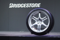ブリヂストンが「ポテンザ」の新製品「RE-71RS」と「アドレナリンRE004」を同時に発表【東京オートサロン2020】