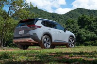 従来モデル比で2倍の厚さの吸音材やフロントドアへの遮音ガラスの採用などの手当てによって車内への音の侵入を徹底的に抑制。これらは新世代プラットフォームだから可能な手当てだという。