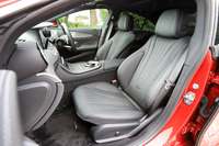 「エクスクルーシブパッケージ」に含まれるナッパレザーシート。同パッケージには、写真のブラックを含め、全5種類の内装色が用意されている。