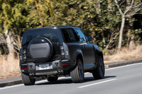 車名はヨーロッパ中央のカルパチア山脈に由来。「カルパチアングレー（サテンフィニッシュ）」のボディーカラーやナルヴィックブラックコントラストのボンネット＆テールゲートなどが特徴だ。