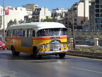 マルタの無料LAN普及はめざましい。写真はマルタ名物の路線バス。