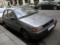 15年以上前の４代め「トヨタ・スターレット」。フランスのほか、スイスでも生存多数。