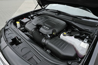 エンジンは現時点でV6のみ。排気量は従来の3.5リッターから3.6リッターへ。15％パワーアップし、10％燃費が改善されているという。