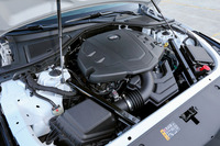 新開発の3.6リッターV6直噴エンジン。スタート＆ストップ機能や、走行状態により6気筒のうち2気筒を休止させる機能も備わる。