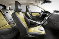 XC60のインテリア。X印にかたどられたシート表皮が目を引く。