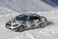 2013年1月のデトロイトショーで正式発表される予定の新しい4ドアクーペ「CLA」。「Aクラス」や「Bクラス」と同じエンジン横置きのプラットフォームを採用する。