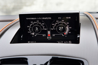 「DB9 GT」には現行型「ヴァンキッシュ」とともに導入が開始された「AMi II」と呼ばれるインフォテインメントシステムが装備されている。