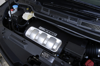 300psの3.5リッターV6エンジン。目下、ミニバン最強のスペックである。