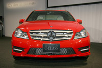 フロントまわりでは、ヘッドライト、ラジエターグリル、バンパー、ボンネットなどが新デザインとなった。写真は、「アバンギャルド」。