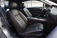 グレードごとの仕様も見直され、今回からV6モデルにも前席にシートヒーターが採用された。