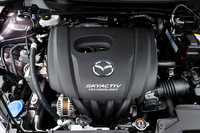 1.3リッターガソリンエンジン（SKYACTIV-G 1.3）。ミラーサイクルを採用。圧縮比は12.0で、排気システムは4-1構造となる。
