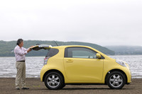 1.3リッターモデルが追加されたiQ。しかし、3mを切る全長など、ボディの寸法は変わらない。
