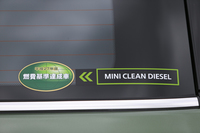 「MINIクロスオーバー」に搭載されるディーゼルエンジンは日本のポスト新長期規制に対応。後処理はDPF（粒子状物質除去フィルター）とNOx吸蔵還元触媒で行う。
    