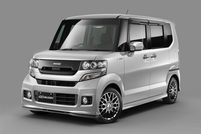 無限パーツを装着した「ホンダN BOXカスタム」。