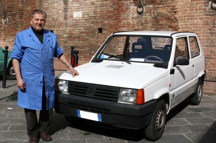 2008年、夫妻は中古の2001年型「パンダ」を手に入れた。