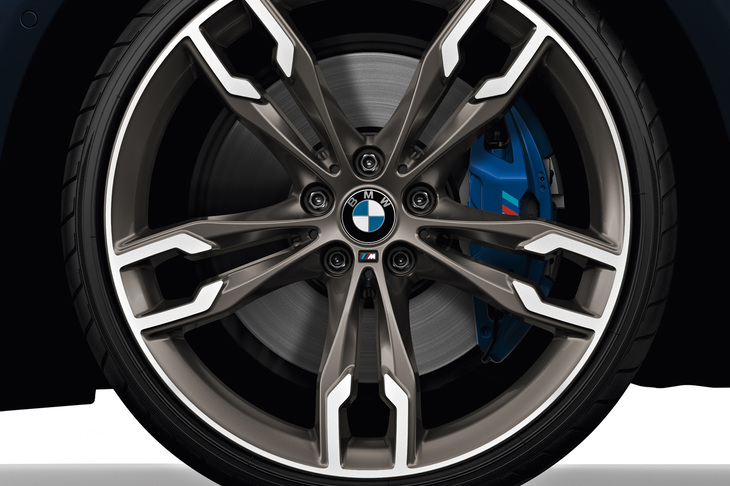 セリウムグレーのカラーリングが採用された専用デザインの20インチホイール。