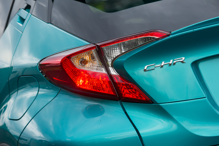 「C-HR」という車名には、スタイリングの特徴を示す「Compact High Rider」と、走りを表現する「Cross Hatch Run-about」の、2つの意味が込められている。