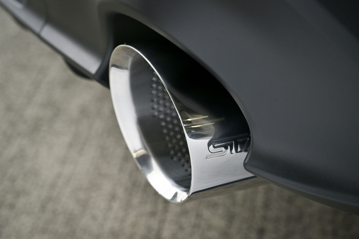 スバルBRZ STI Sport（STIパーツ装着車／STIパフォーマンスマフラー）