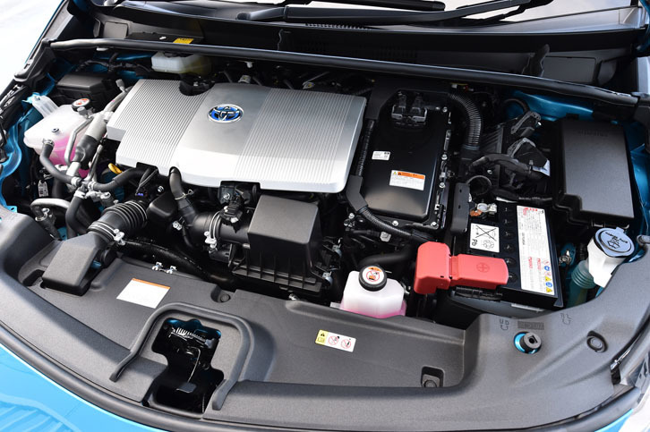 1.8リッター直4エンジンをモーターがアシストする「プリウスPHV」のハイブリッドユニット。JC08モードの燃費値は、グレードにより37.2km/リッターまたは30.8km/リッター。