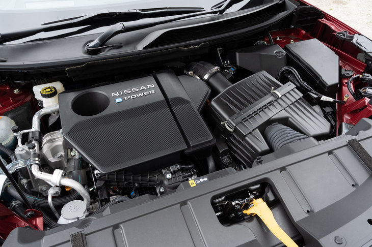 パワートレインにはシリーズ式ハイブリッドシステム「e-POWER」を採用。発電を担うエンジンには、1.5リッターの可変圧縮比ターボを採用する。