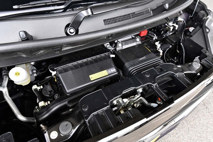 ターボで過給される直3エンジンは、2400rpmから最大トルク100N・mを発生。試乗車の場合、WLTCモードの燃費値は18.8km/リッターとなっている。