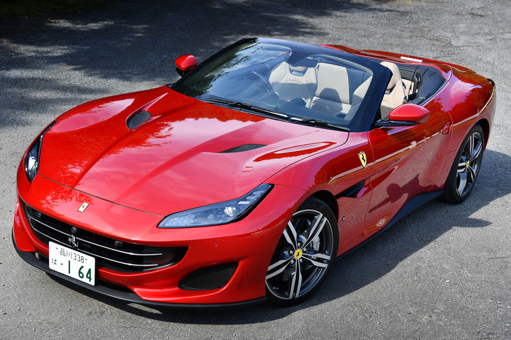 クローズでもオープンでも、美しいボディーシルエットが特徴の「フェラーリ・ポルトフィーノ」。ボディーサイズは全長×全幅×全高＝4590×1940×1320mm、ホイールベースは2670mm。