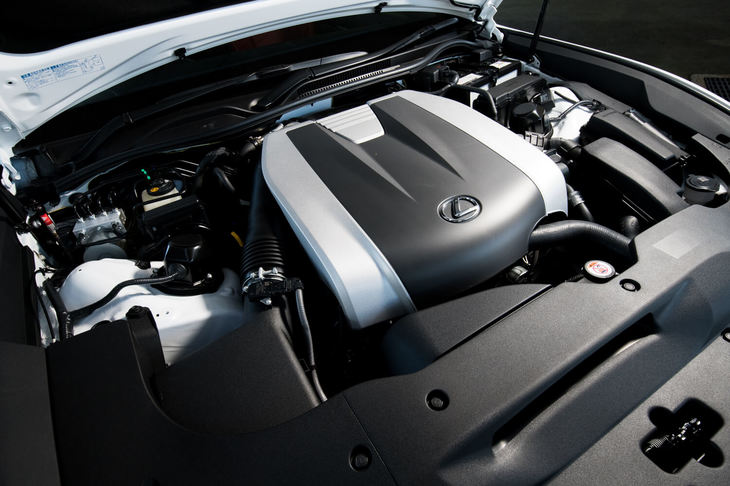 テスト車のグレードは、最高出力318ps、最大トルク380Nmの3.5リッターV6自然吸気エンジンを搭載した「RC350“Fスポーツ”」。