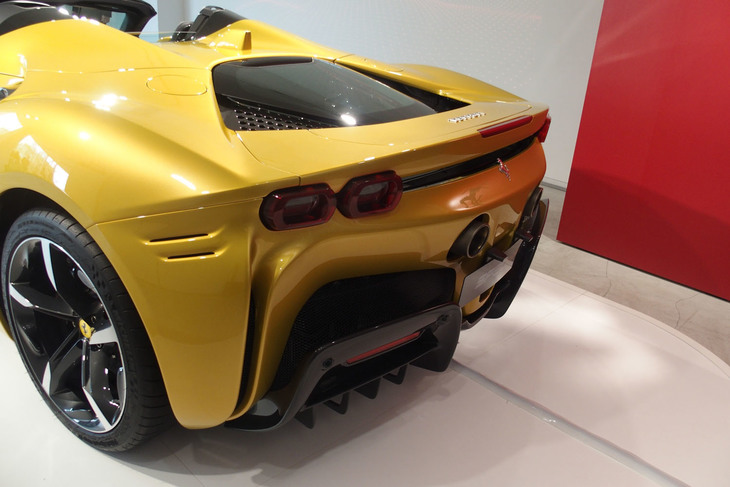 フェラーリSF90スパイダー（リアセクション）