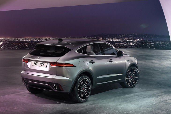 ボディーカラーはブルーファイヤーブルーやアイガーグレイ、ハクバシルバーという3種類の新色を含む全11種類を設定している。