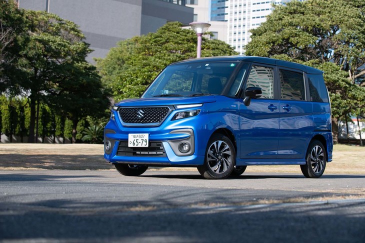 予防安全装備の「スズキセーフティーサポート」は最新バージョンにアップデート。ACCが全車速追従に対応したほか、標識認識機能や誤発進抑制機能などを装備する。